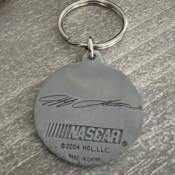 Jeff Gordon number 24 NASCAR keychain. Engraved signature on the back. 2… - Picture 5 of 6